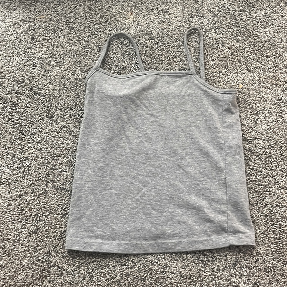 grey tank top